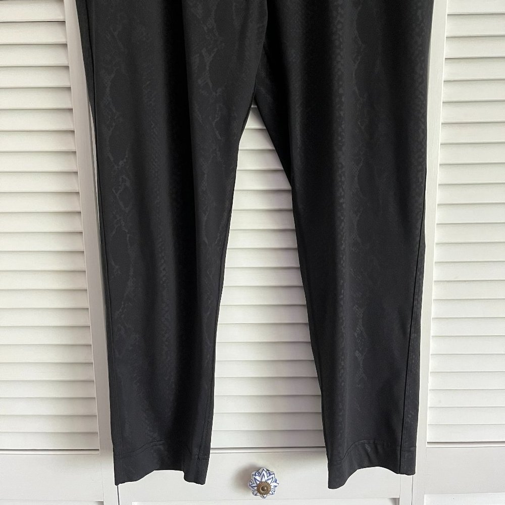 Lululemon Jet Crop *Full-On Luon Desert Snake Deep Coal Black fit size 10 rare - Picture 4 of 9
